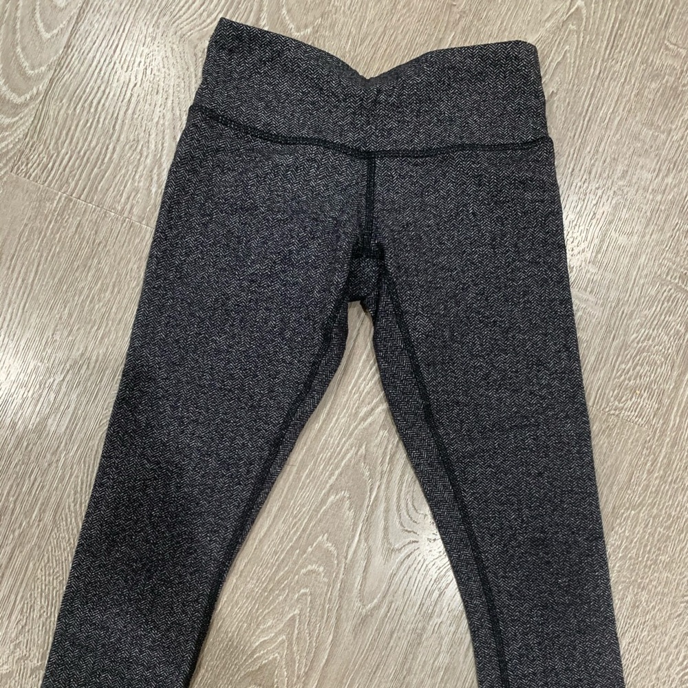 Lululemon wunderunder cropped pants- size 2 - Picture 1 of 2